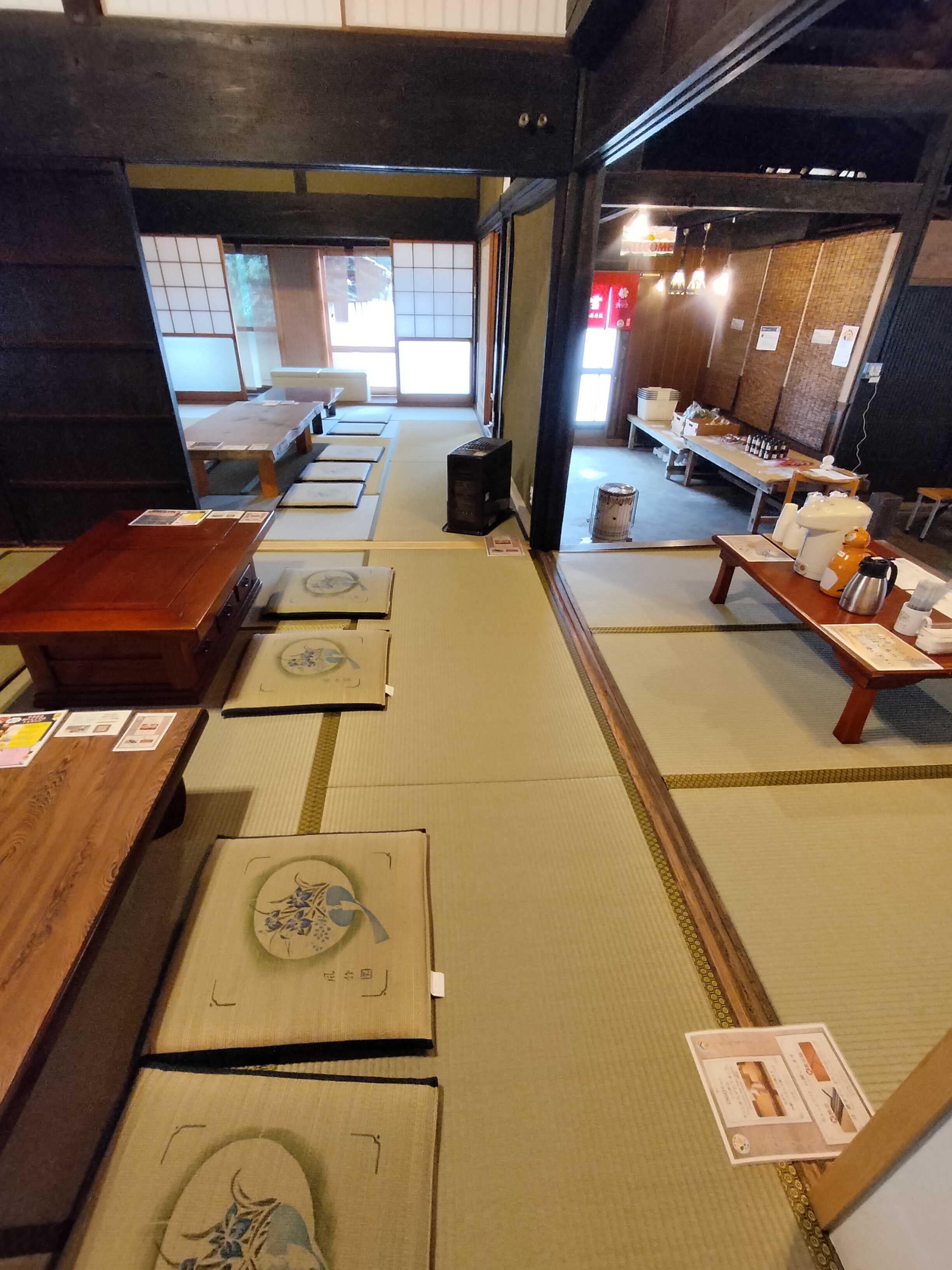 和室と土間がつながる古民家こだわりの利用スペース